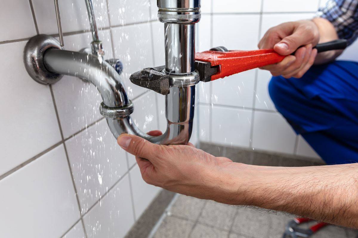 Déboucher une canalisation avec un furet plomberie ? Ou Plombier